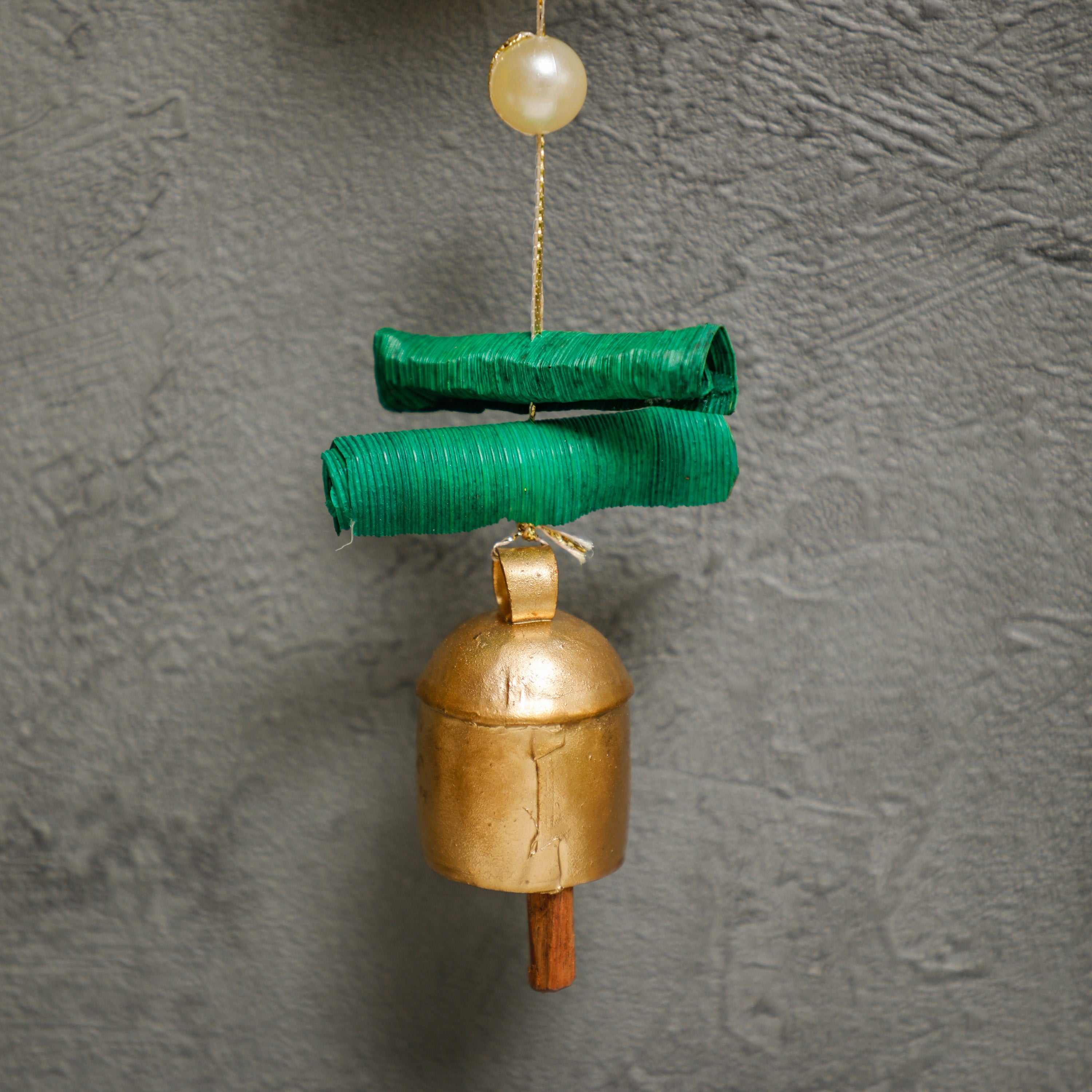 Metal bell is attached at the end of the garland