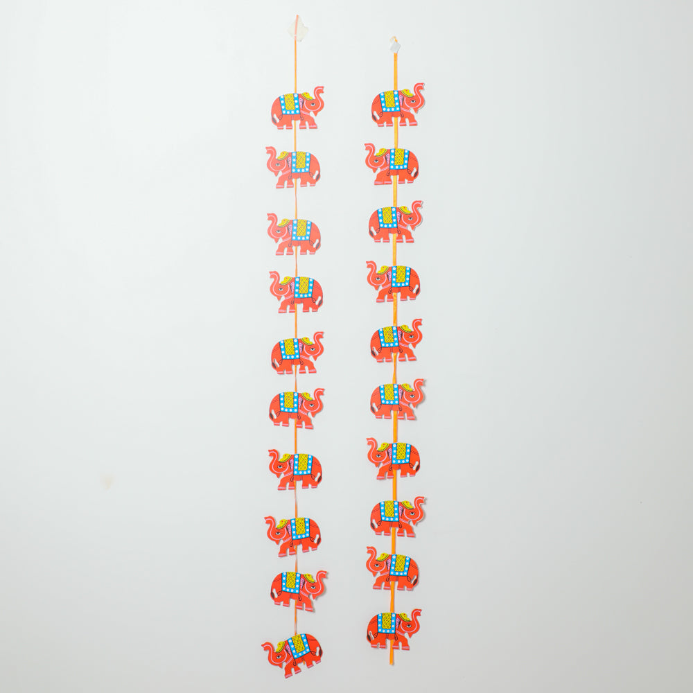 This Elephant Garland will be the highlight of your circus-themed event! Bring the fun of the big top to any space with this festive garland 