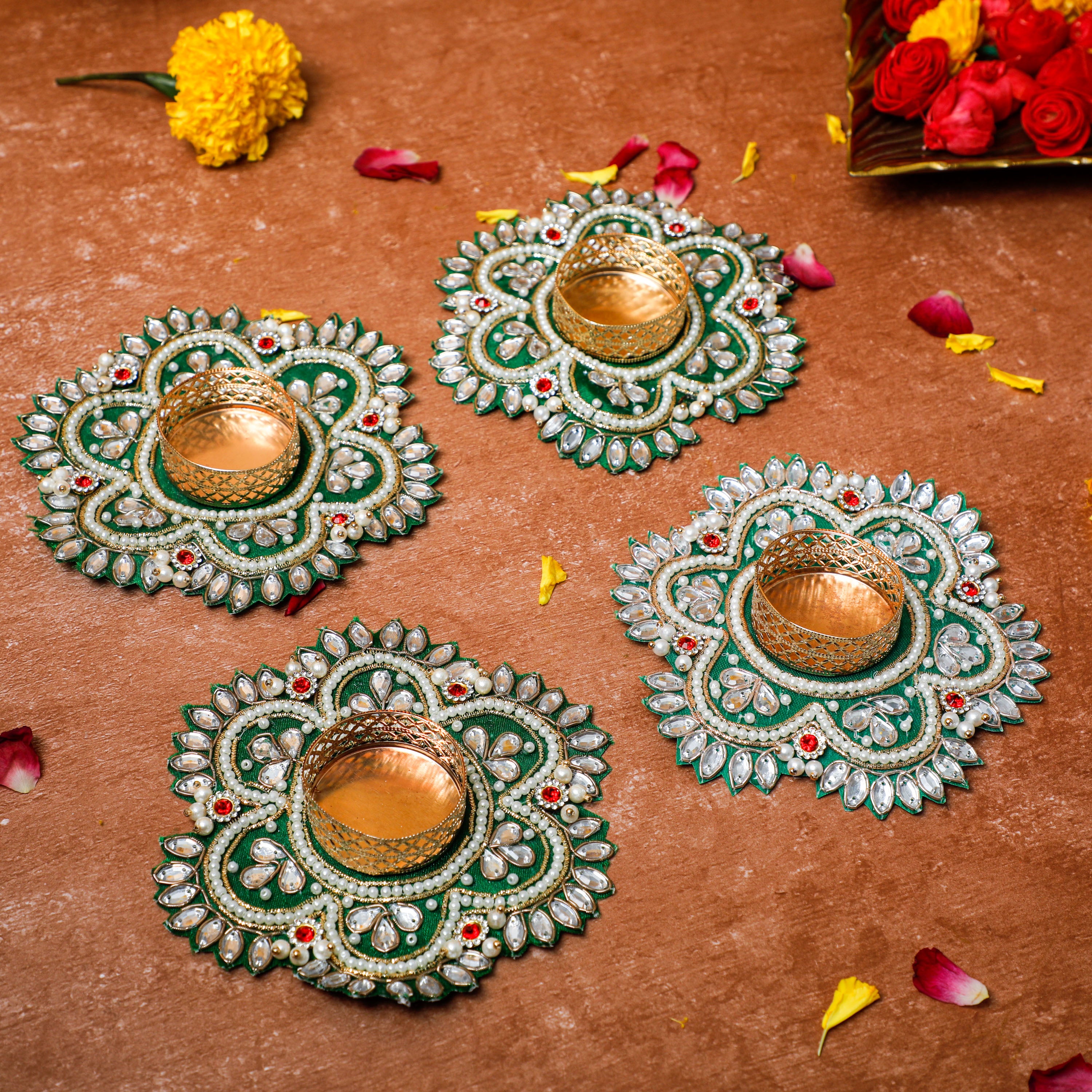 decorative diyas are available in mutlicolor