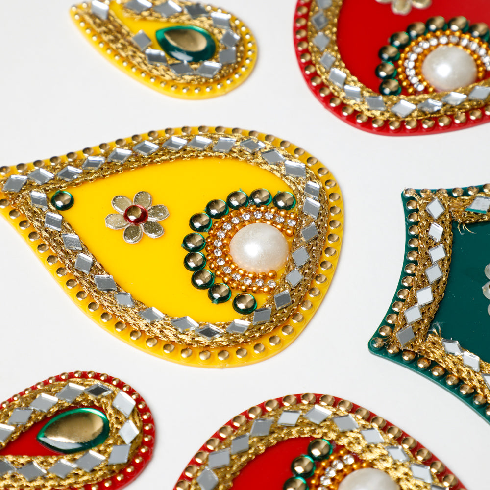 Adorned with small diamond shaped mirrors and gota paati