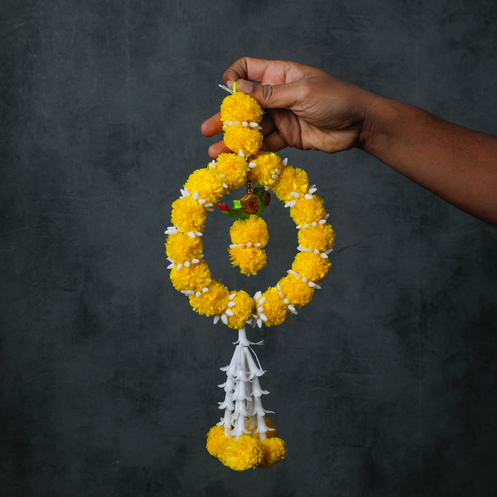 our exquisite ring parrot garland adorned with charming lily hangings