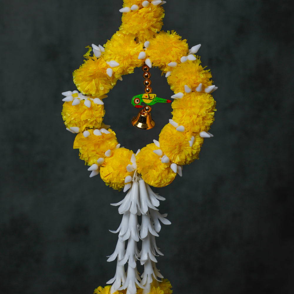 Parrot with Floral ring Garland's design is a theme that is suitable for all indoor and house events