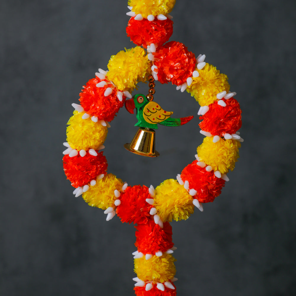 Parrot with Floral ring Garland's design is a theme that is suitable for all indoor and house events