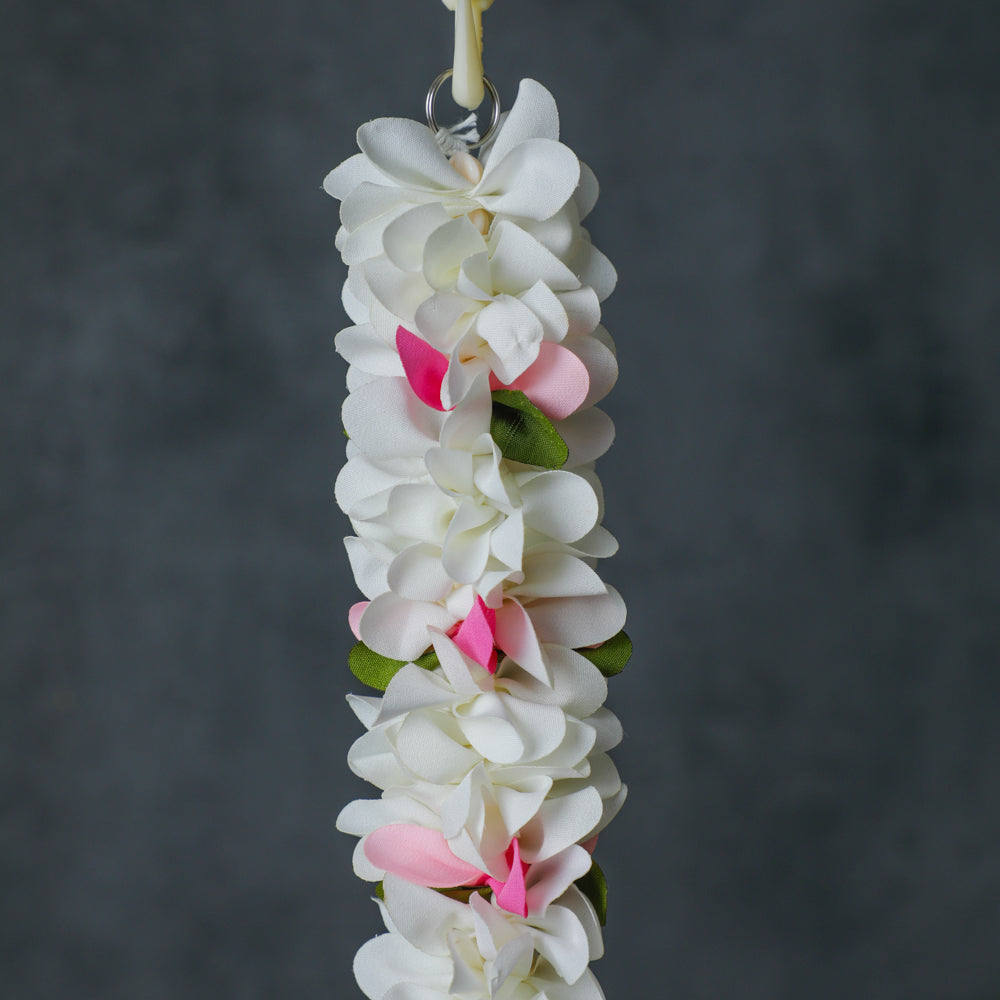 Includes a ring for easy hanging to enhance your backdrop decorations.