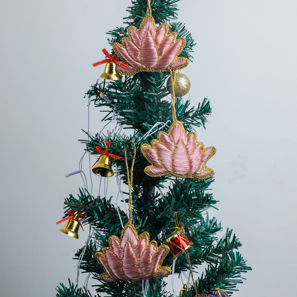 Decorate your Christmas tree with Lotus shape fabric ornaments