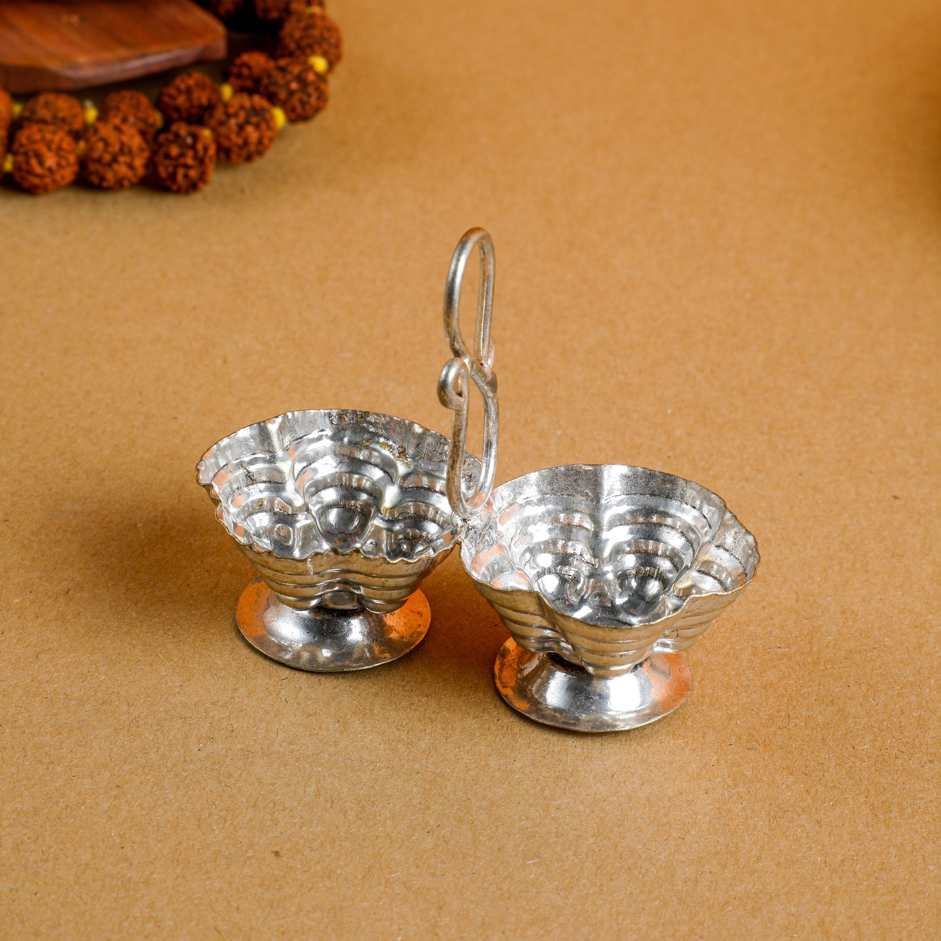 Amazon.com: LOVENSPIRE Haldi Kumkum Packet Kumkum Turmeric Combo Leaf  Sindoor Dabbi Pooja Item for Indian Wedding Favor Thamboolam Gift Temple  Decor Festive Essentials Gift : Home & Kitchen