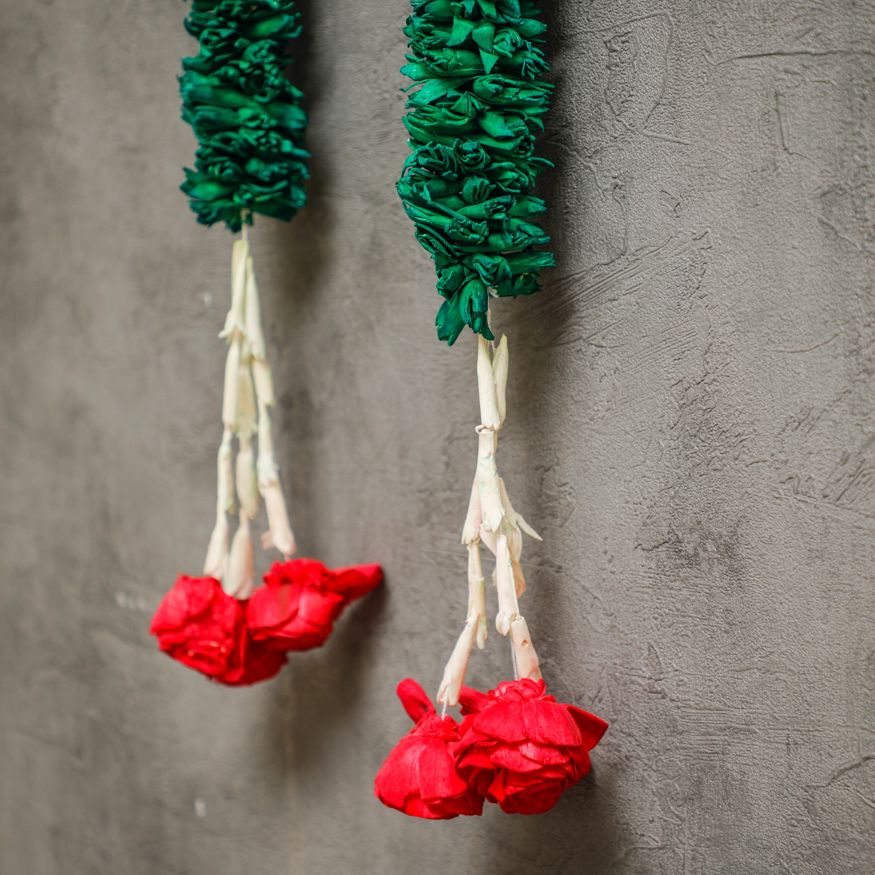 This eco-conscious hanging brings a sense of harmony to your pooja room, doors, or any festive space.