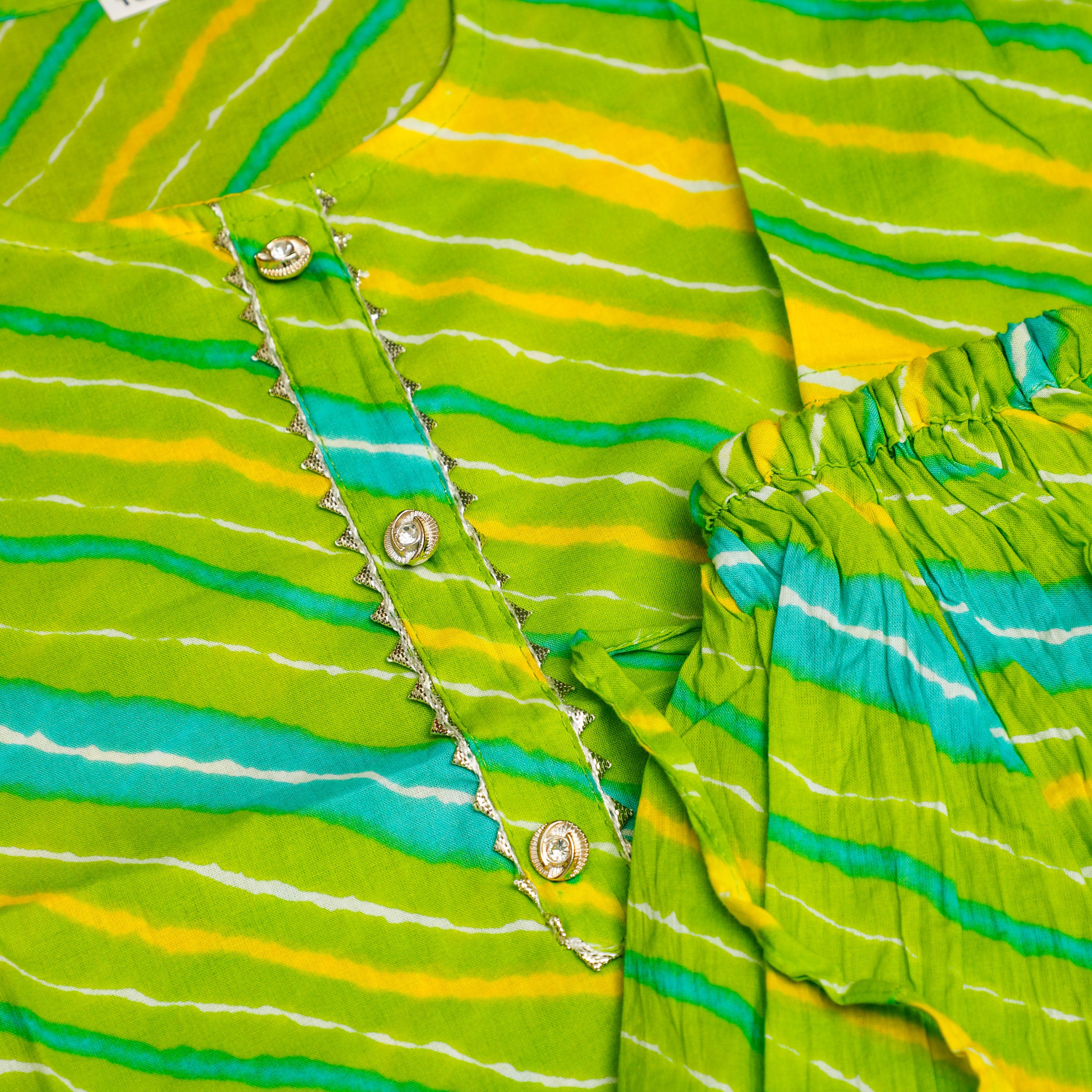 The set showcases a vibrant print all over