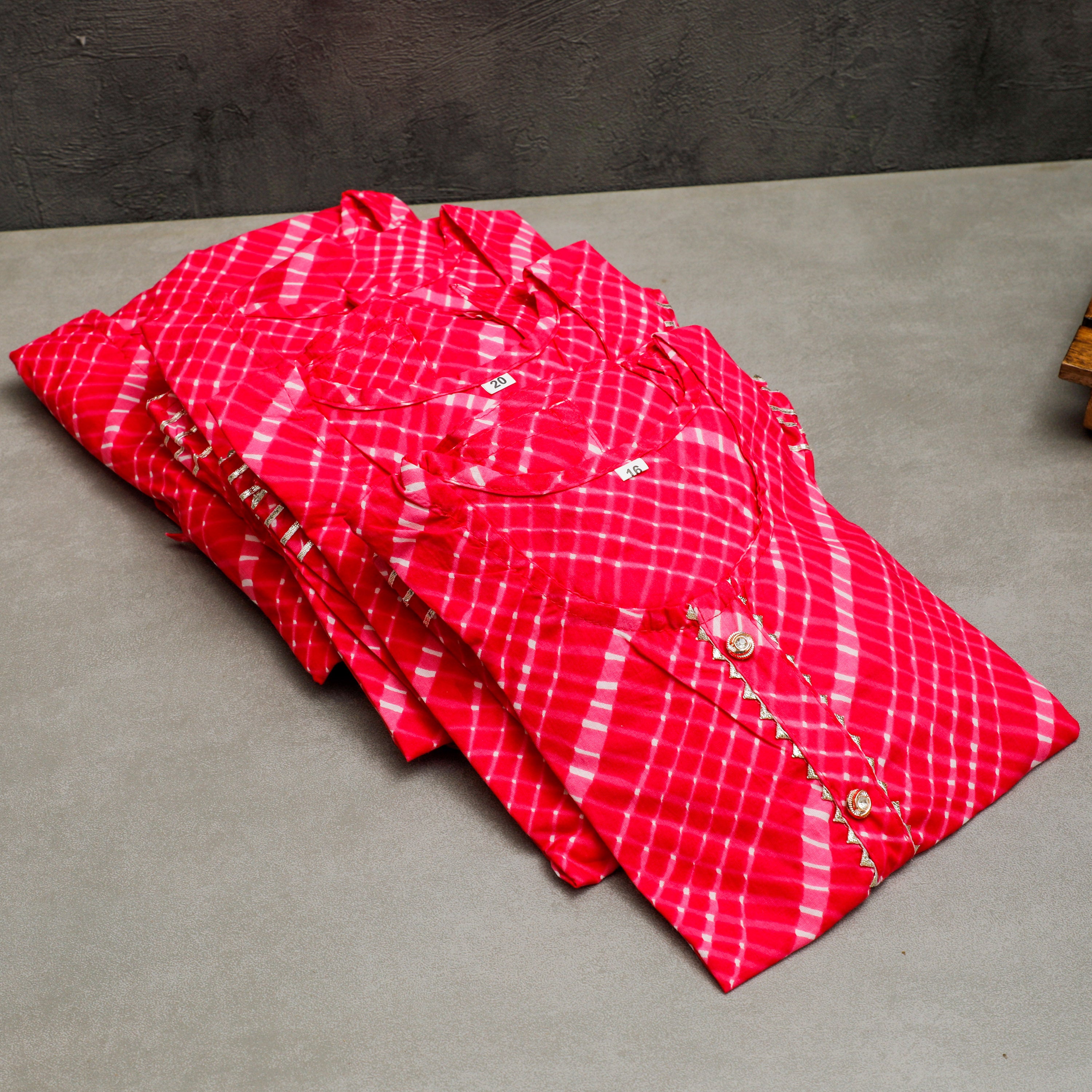 Featuring a solid pattern and design