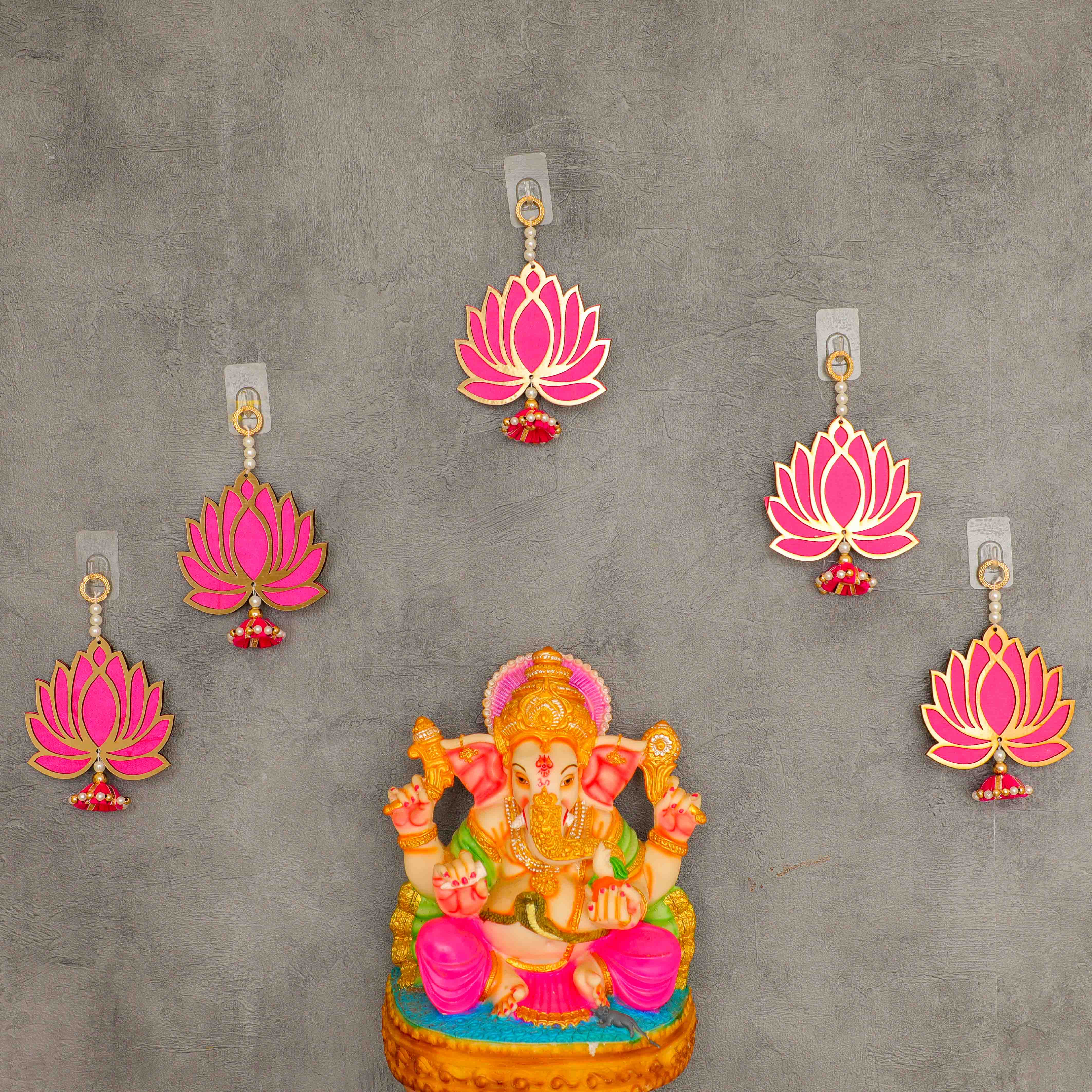 Light up the ambience and enhance your celebrations with this eye catching decorative set.