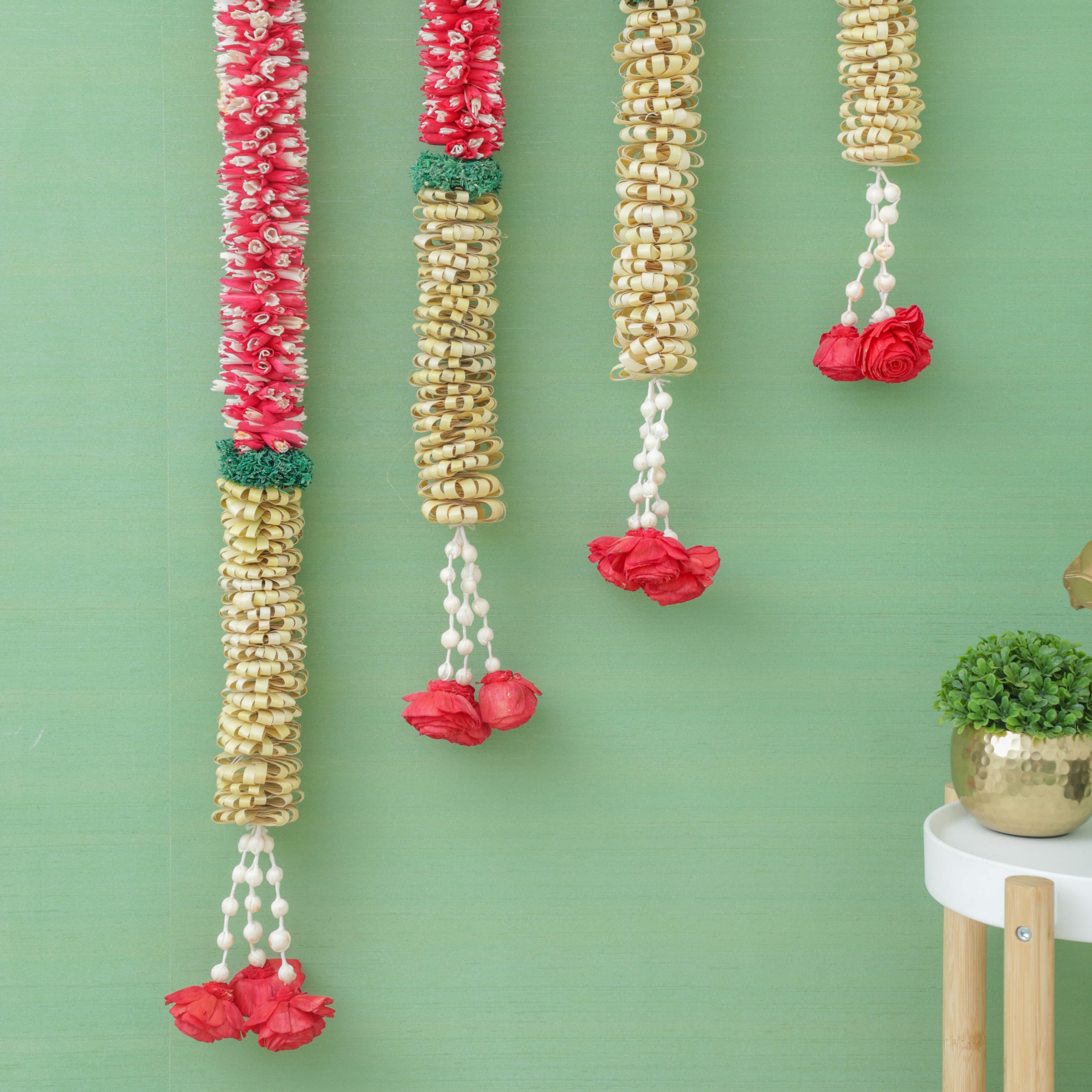 rose mogra hangings at the bottom of the garland