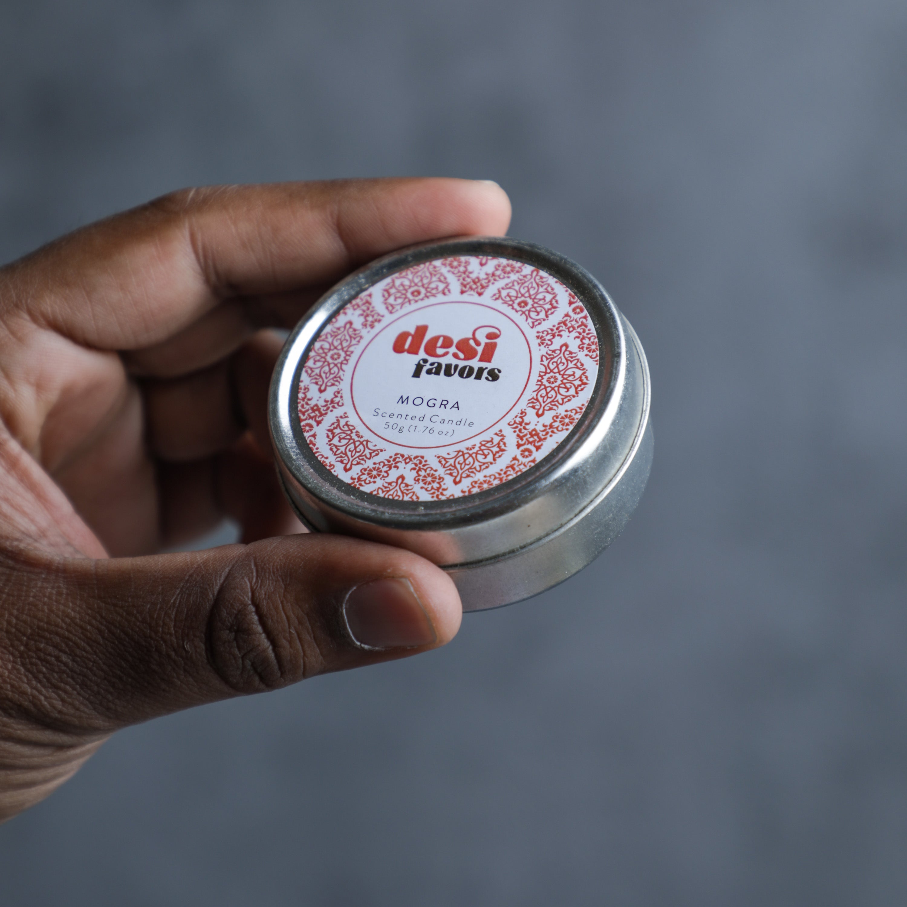 scented candle comes in an easy to carry travel tin box