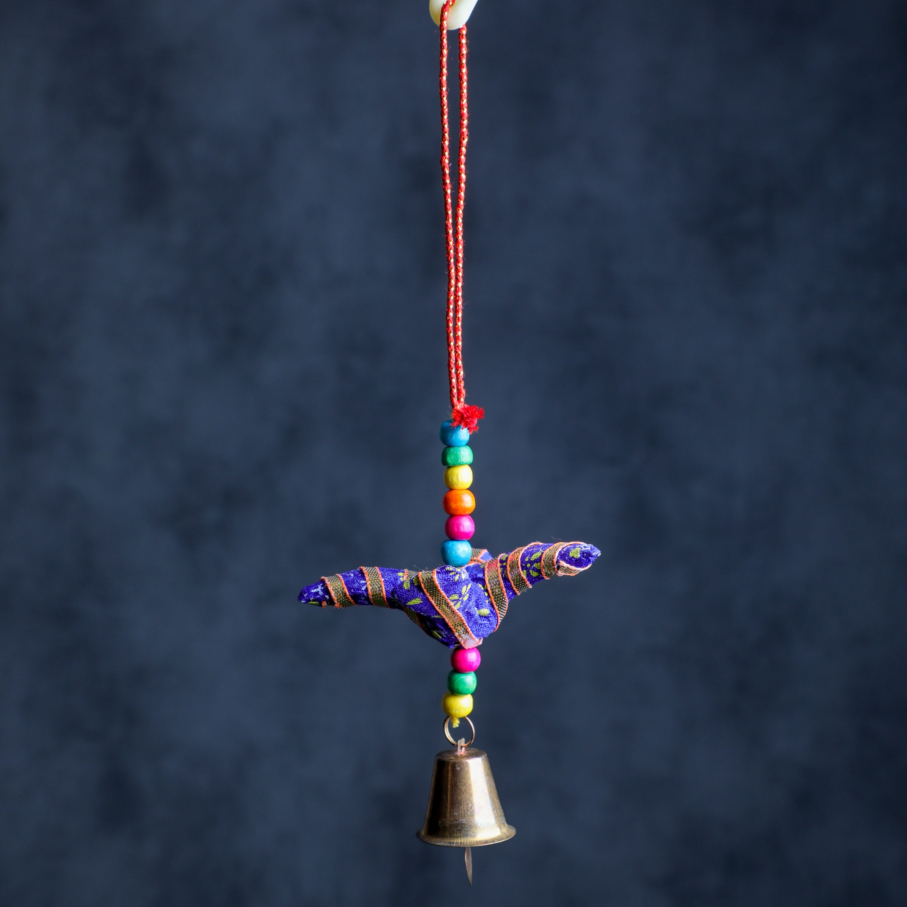 The intricate embroidery work and fine detailing of this vintage art will leave your friends and guests amazed. 